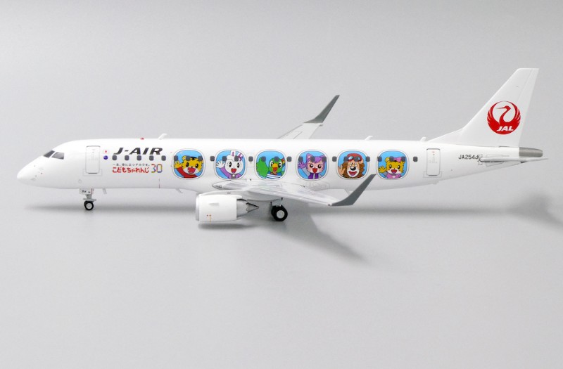 Embraer ERJ-190 JetBlue Airways N323JB White w/ Blue Tail 1